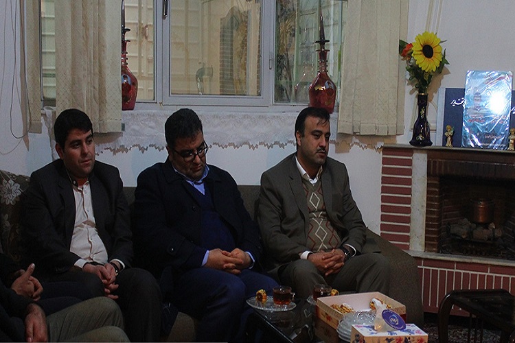 جهادگران جهاددانشگاهی زنجان به دیدار خانواده دو شهید دانشجو رفتند