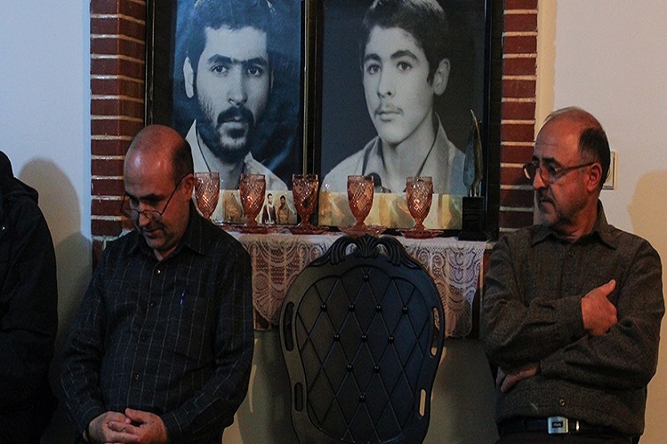 جهادگران جهاددانشگاهی زنجان به دیدار خانواده دو شهید دانشجو رفتند