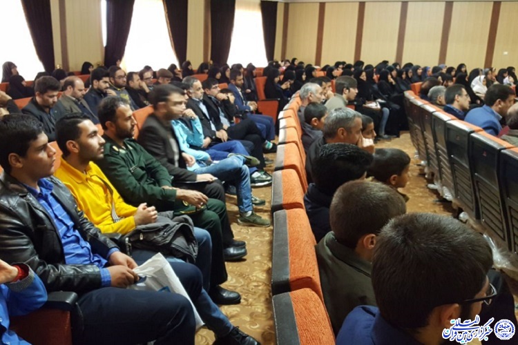 فعالان قرآنی شهرستان کنگاور تجلیل شدند