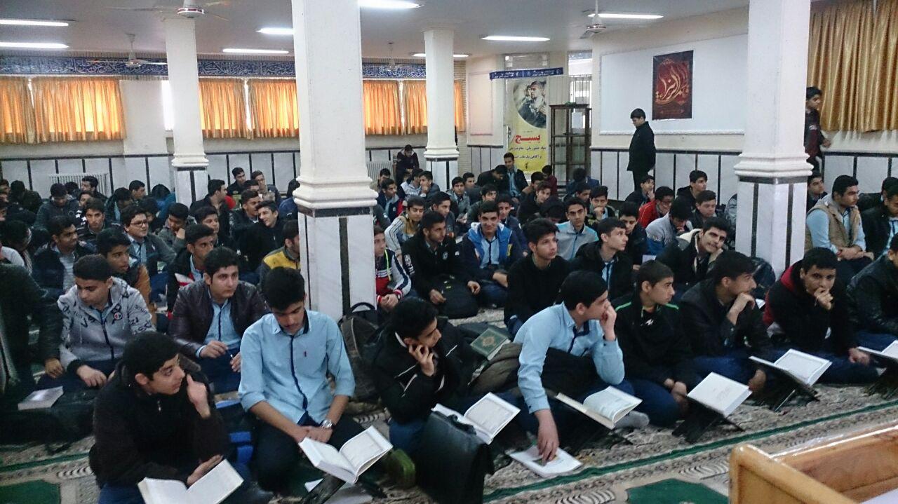 برگزاری محفل انس با قرآن در دبیرستان امام خمینی(ره) خرم&zwnj;آباد
