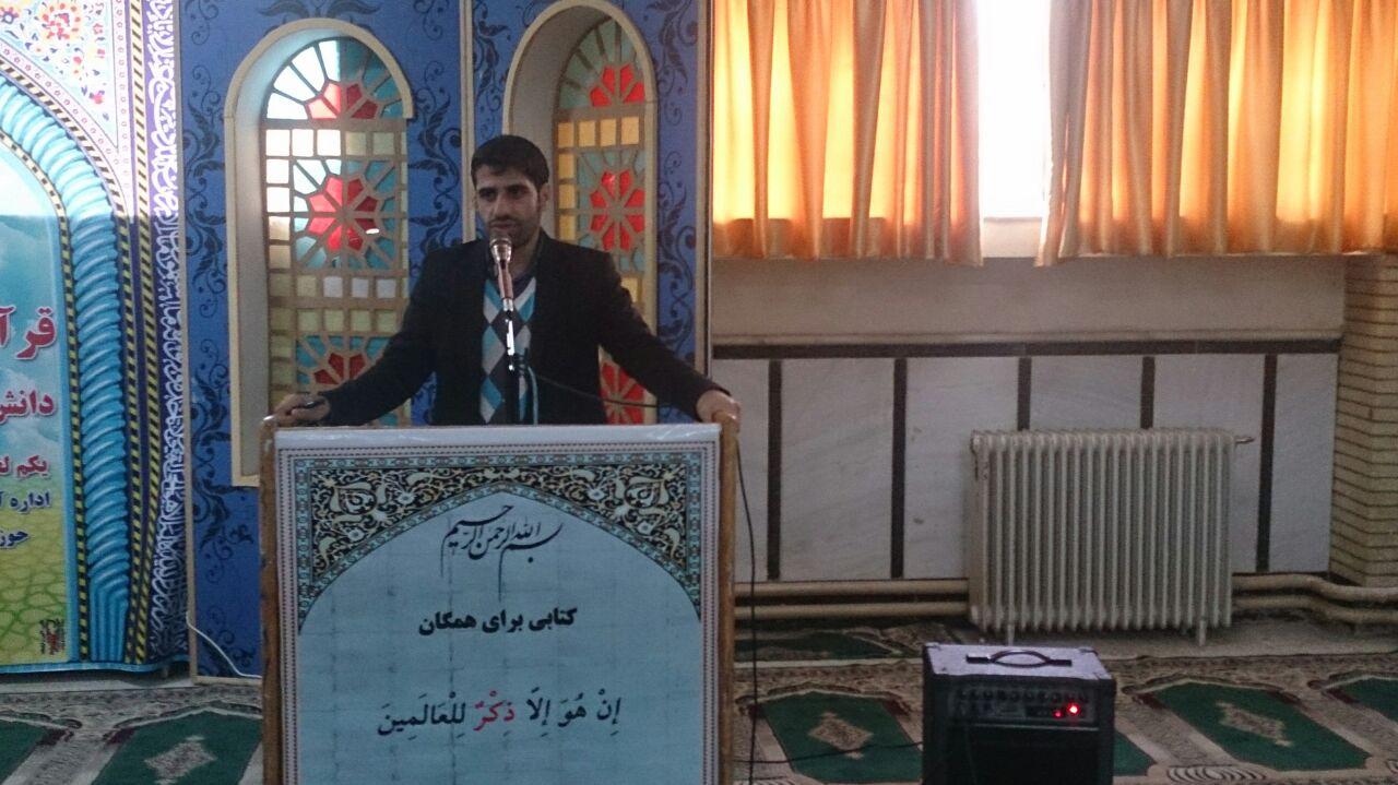 برگزاری محفل انس با قرآن در دبیرستان امام خمینی(ره) خرم&zwnj;آباد
