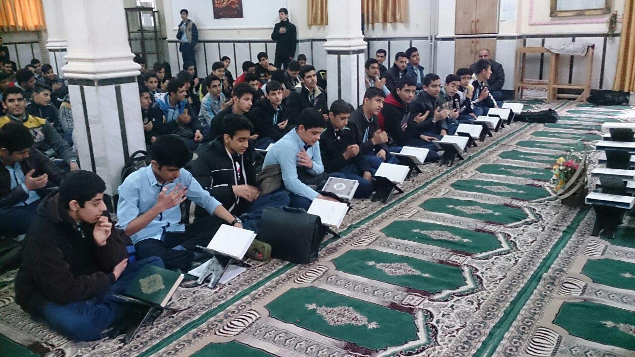 برگزاری محفل انس با قرآن در دبیرستان امام خمینی(ره) خرم&zwnj;آباد
