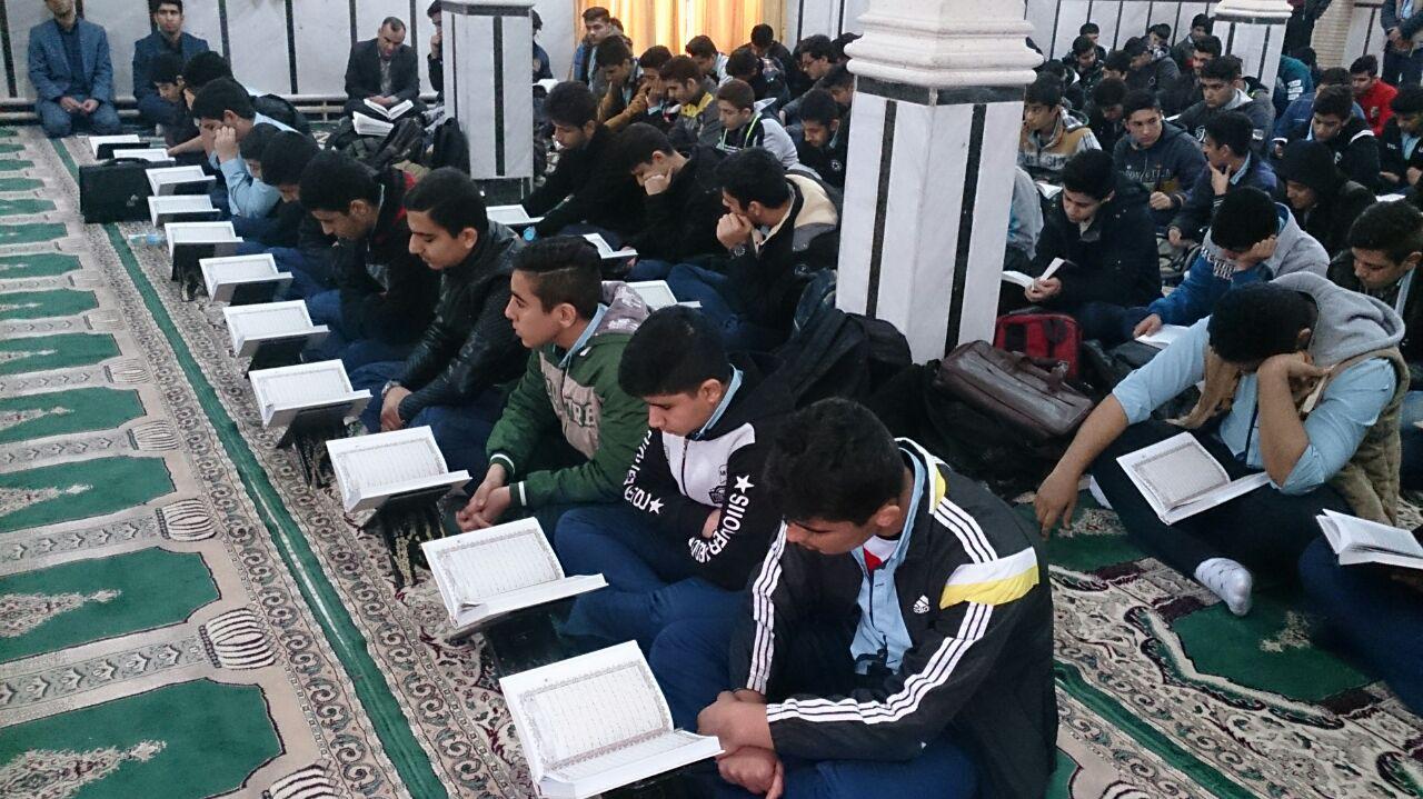 برگزاری محفل انس با قرآن در دبیرستان امام خمینی(ره) خرم&zwnj;آباد