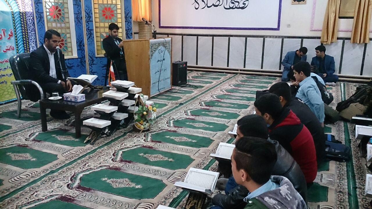 برگزاری محفل انس با قرآن در دبیرستان امام خمینی(ره) خرم&zwnj;آباد