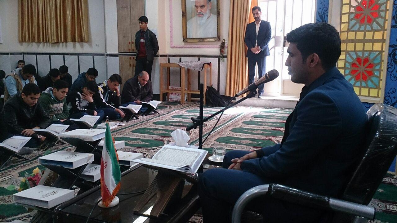 برگزاری محفل انس با قرآن در دبیرستان امام خمینی(ره) خرم&zwnj;آباد