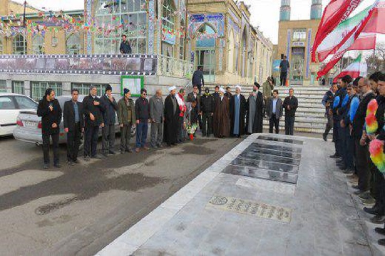 امامزاده سید ابراهیم(ع) زنجان غبارروبی و عطرافشانی شد امامزاده سید ابراهیم(ع) زنجان غبارروبی و عطرافشانی شد