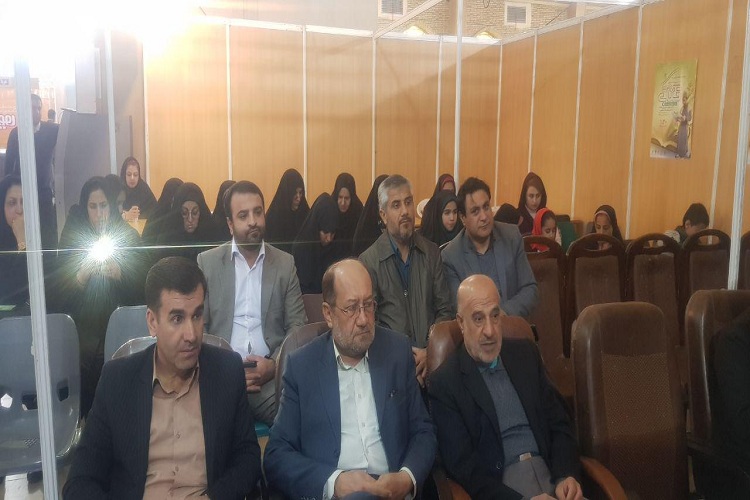 محفل انس با قرآن در نمایشگاه کتاب یاسوج برگزار شد