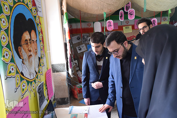 بازدید دبیرکل اتحادیه انجمن&zwnj;های اسلامی دانش&zwnj;آموزی از نمایشگاه مدرسه نمونه دولتی بهار