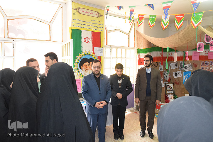 بازدید دبیرکل اتحادیه انجمن&zwnj;های اسلامی دانش&zwnj;آموزی از نمایشگاه مدرسه نمونه دولتی بهار