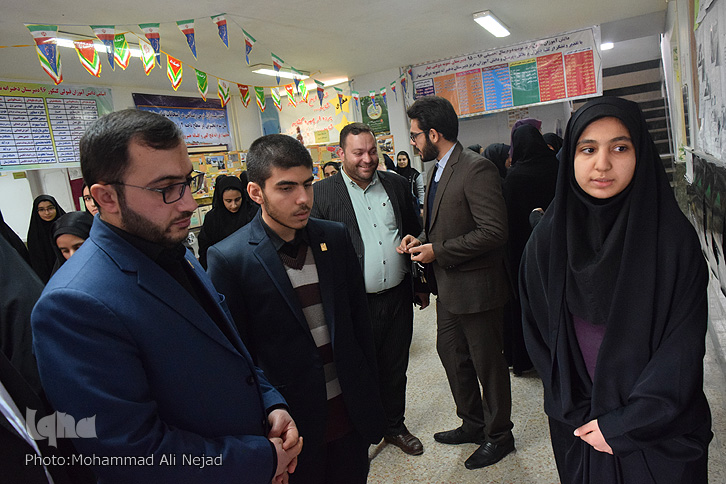 بازدید دبیرکل اتحادیه انجمن&zwnj;های اسلامی دانش&zwnj;آموزی از نمایشگاه مدرسه نمونه دولتی بهار