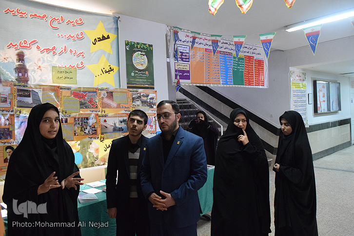 بازدید دبیرکل اتحادیه انجمن&zwnj;های اسلامی دانش&zwnj;آموزی از نمایشگاه مدرسه نمونه دولتی بهار