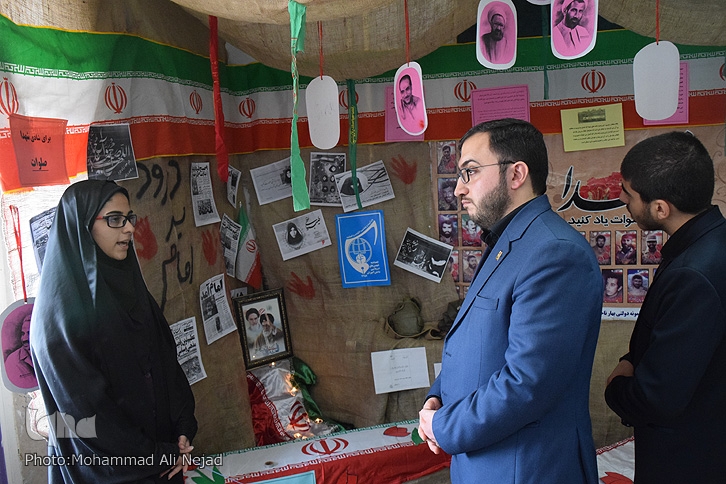 بازدید دبیرکل اتحادیه انجمن&zwnj;های اسلامی دانش&zwnj;آموزی از نمایشگاه مدرسه نمونه دولتی بهار