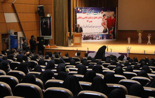 برگزاری همایش تجلیل از &laquo;بانوان فاطمی و انقلابی&raquo; در کوهدشت