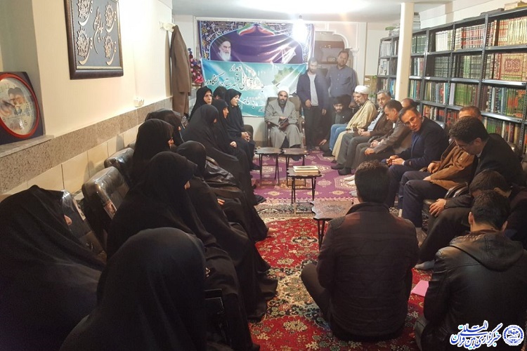 دیدار جامعه قرآنی کنگاور با امام جمعه این شهرستان دیدار جامعه قرآنی کنگاور با امام جمعه این شهرستان