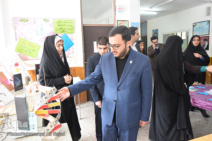 بازدید دبیرکل اتحادیه انجمن&zwnj;های اسلامی از نمایشگاه مدرسه فرهنگیان خرم&zwnj;آباد