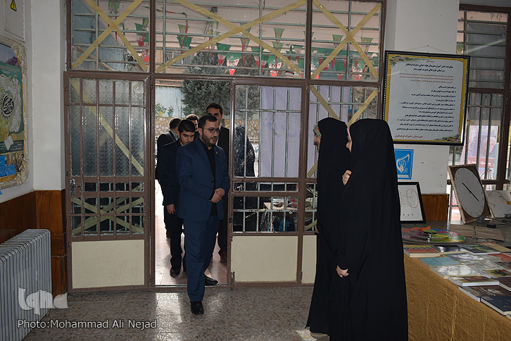 بازدید دبیرکل اتحادیه انجمن&zwnj;های اسلامی از نمایشگاه مدرسه فرهنگیان خرم&zwnj;آباد