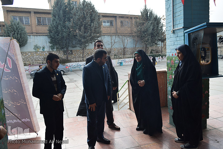 بازدید دبیرکل اتحادیه انجمن&zwnj;های اسلامی از نمایشگاه مدرسه فرهنگیان خرم&zwnj;آباد