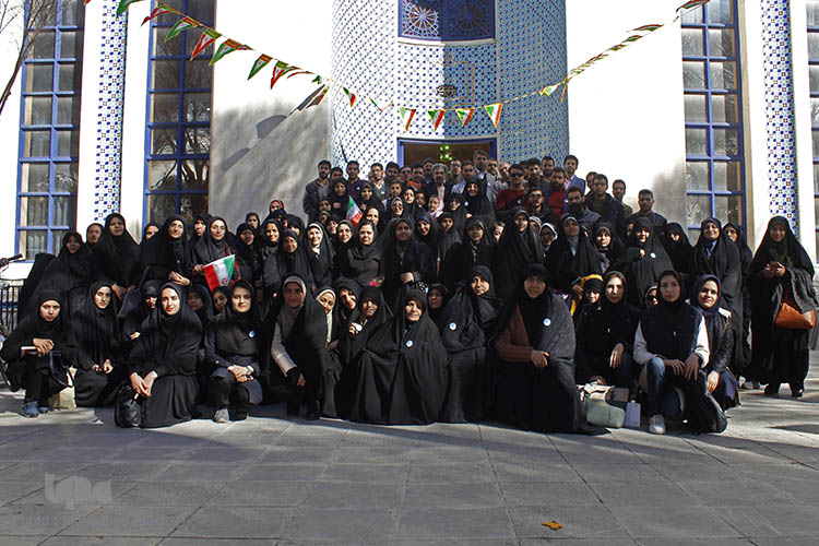 بازدید دانشجویان جهاد دانشگاهی از نگارستان امام خمینی بازدید دانشجویان جهاد دانشگاهی از نگارستان امام خمینی