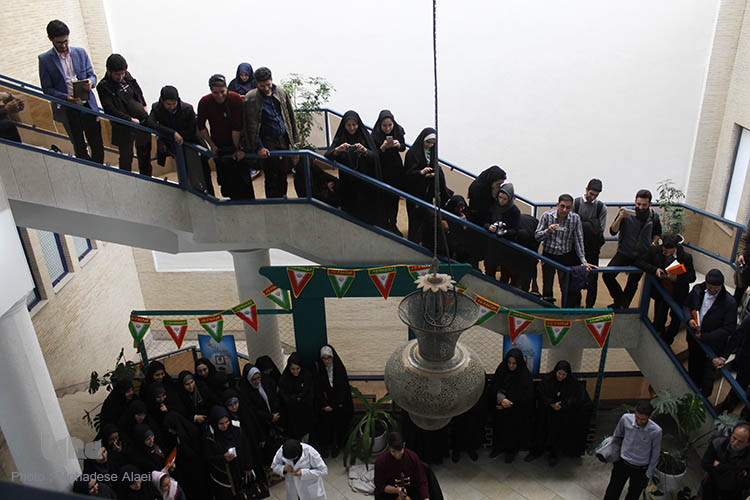بازدید دانشجویان جهاد دانشگاهی از نگارستان امام خمینی بازدید دانشجویان جهاد دانشگاهی از نگارستان امام خمینی