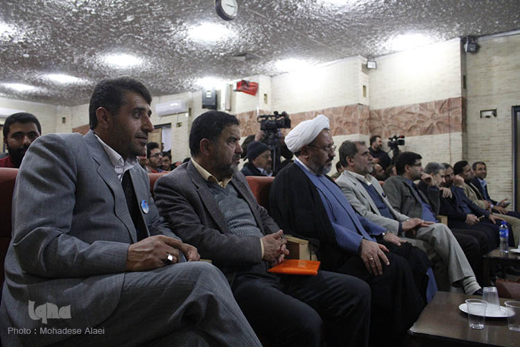 بازدید دانشجویان جهاد دانشگاهی از نگارستان امام خمینی بازدید دانشجویان جهاد دانشگاهی از نگارستان امام خمینی