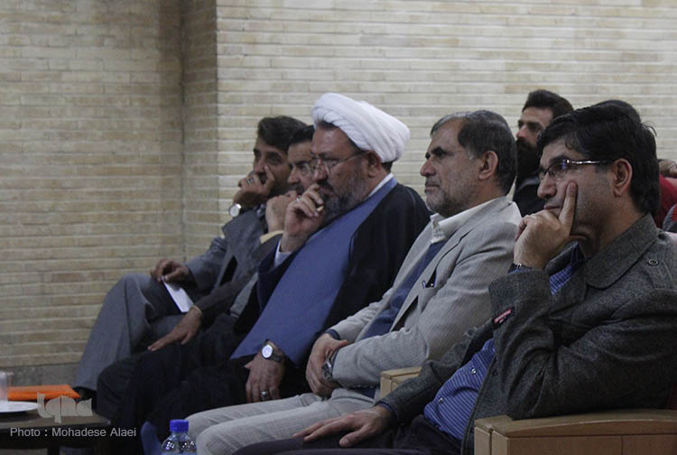 بازدید دانشجویان جهاد دانشگاهی از نگارستان امام خمینی بازدید دانشجویان جهاد دانشگاهی از نگارستان امام خمینی