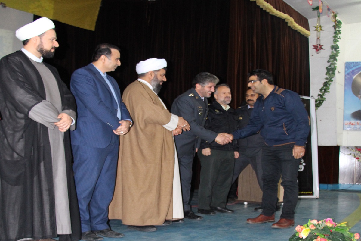 پیروزی انقلاب اسلامی شیعیان را به عنوان یک ملت مکتب‌دار در جهان معرفی کرد