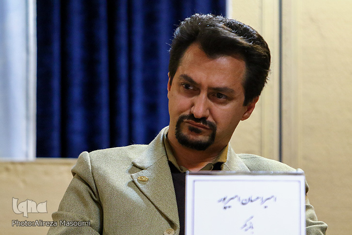 انسان در تئاتر «من کدامم» به دنبال من گمشده و اصیل خود میگردد انسان در تئاتر «من کدامم» به دنبال من گمشده و اصیل خود میگردد