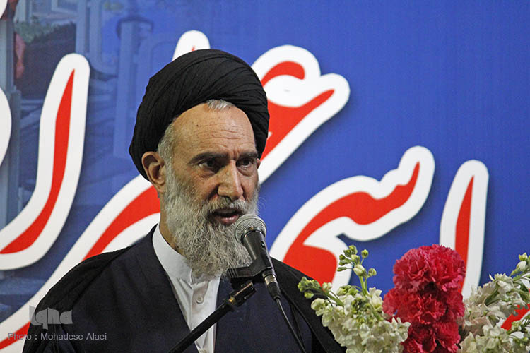 مراسم عطرافشانی و گلباران مزارمطهر شهیدان