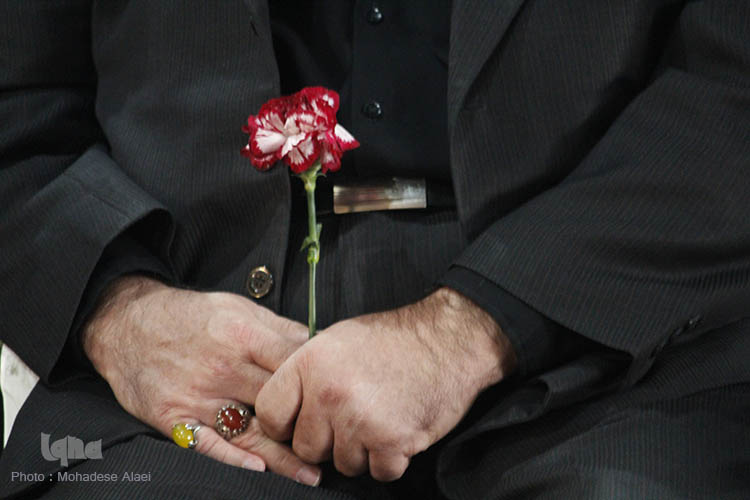 مراسم عطرافشانی و گلباران مزارمطهر شهیدان
