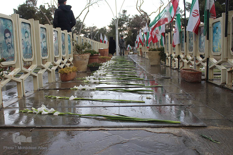 مراسم عطرافشانی و گلباران مزارمطهر شهیدان