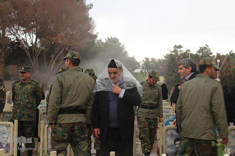 مراسم عطرافشانی و گلباران مزارمطهر شهیدان