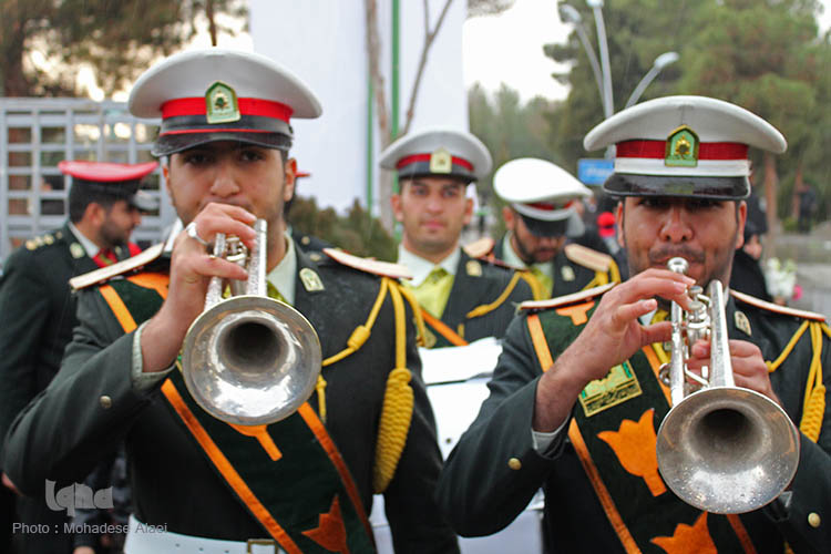 مراسم عطرافشانی و گلباران مزارمطهر شهیدان