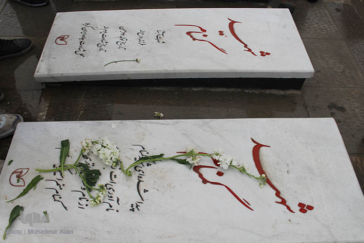 مراسم عطرافشانی و گلباران مزارمطهر شهیدان