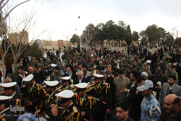 مراسم عطرافشانی و گلباران مزارمطهر شهیدان