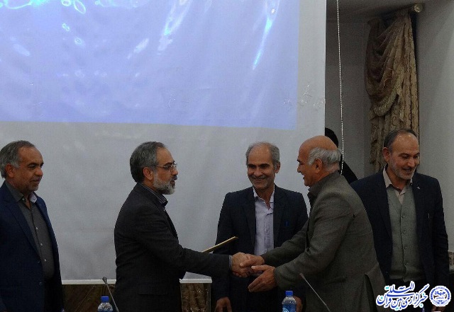 گزارش تصویری/ تقدیر از خانواده شهدای شهر بفروئیه میبد گزارش تصویری/ تقدیر از خانواده شهدای شهر بفروئیه میبد