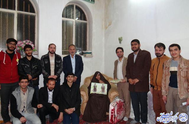 گزارش تصویری/دیدار دانشجویان دانشکده قرآنی میبد با خانواده شهیدرضوانی