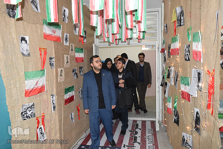 برپایی نمایشگاه «مدرسه انقلاب» در مدرسه الزهرا(س)خرمآباد برپایی نمایشگاه «مدرسه انقلاب» در مدرسه الزهرا(س)خرمآباد
