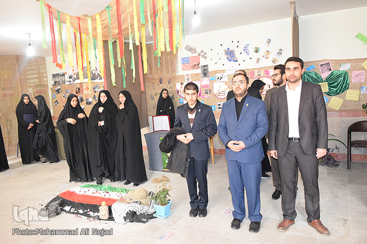 برپایی نمایشگاه «مدرسه انقلاب» در مدرسه الزهرا(س)خرمآباد برپایی نمایشگاه «مدرسه انقلاب» در مدرسه الزهرا(س)خرمآباد