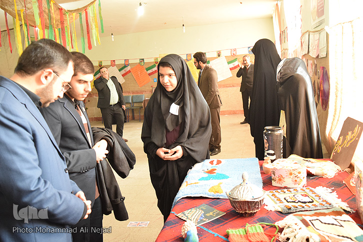 برپایی نمایشگاه «مدرسه انقلاب» در مدرسه الزهرا(س)خرمآباد برپایی نمایشگاه «مدرسه انقلاب» در مدرسه الزهرا(س)خرمآباد