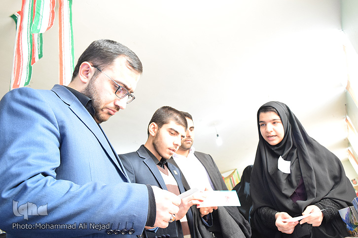 برپایی نمایشگاه «مدرسه انقلاب» در مدرسه الزهرا(س)خرمآباد برپایی نمایشگاه «مدرسه انقلاب» در مدرسه الزهرا(س)خرمآباد