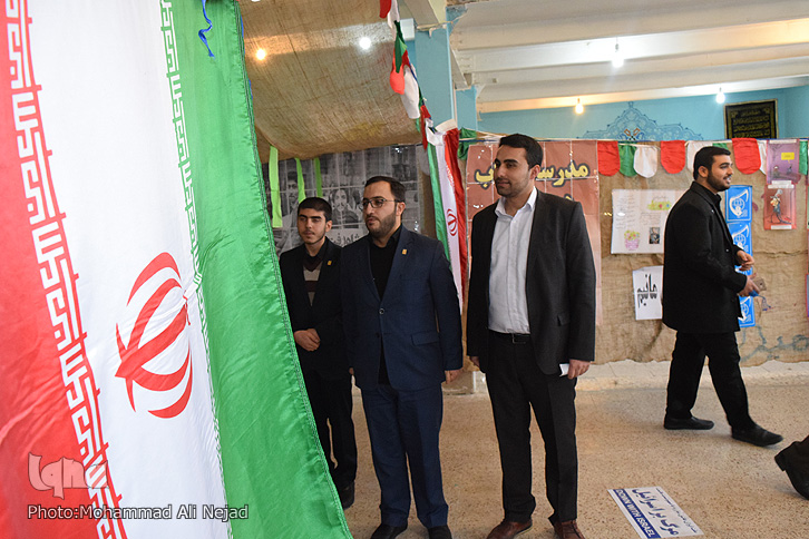 برپایی نمایشگاه &laquo;مدرسه انقلاب&raquo; در مدرسه شاهد خرم&zwnj;آباد