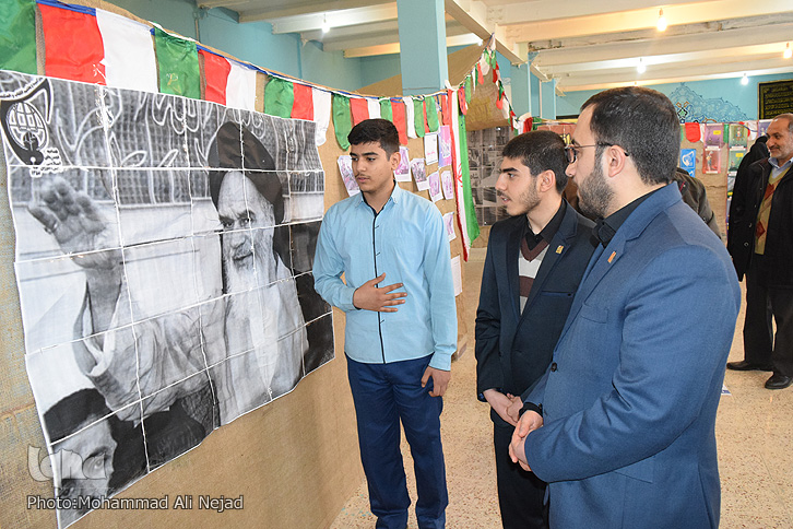 برپایی نمایشگاه &laquo;مدرسه انقلاب&raquo; در مدرسه شاهد خرم&zwnj;آباد