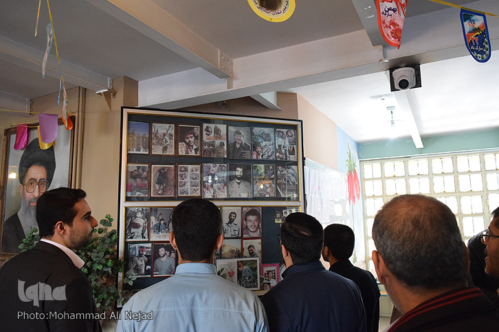 برپایی نمایشگاه &laquo;مدرسه انقلاب&raquo; در مدرسه شاهد خرم&zwnj;آباد