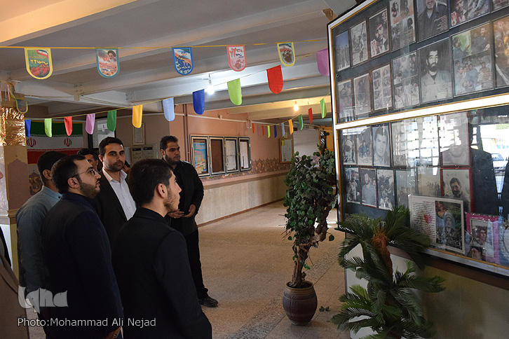 برپایی نمایشگاه &laquo;مدرسه انقلاب&raquo; در مدرسه شاهد خرم&zwnj;آباد