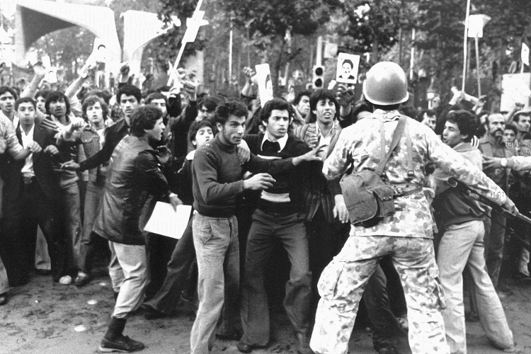 دشمن از هیچ کاری برای ضربه&zwnj;زدن به انقلاب اسلامی دریغ نکرد /انقلاب پابرجاست و این وعده خداوند است