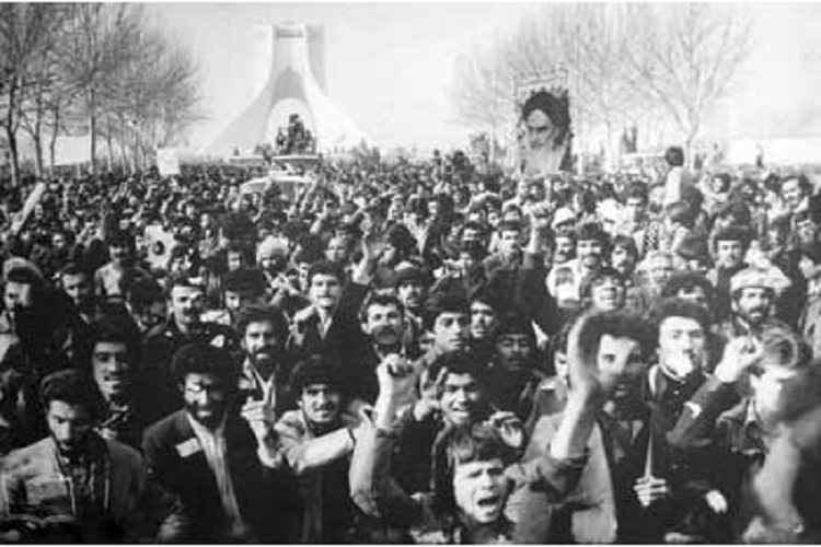 دشمن از هیچ کاری برای ضربه&zwnj;زدن به انقلاب اسلامی دریغ نکرد /انقلاب پابرجاست و این وعده خداوند است