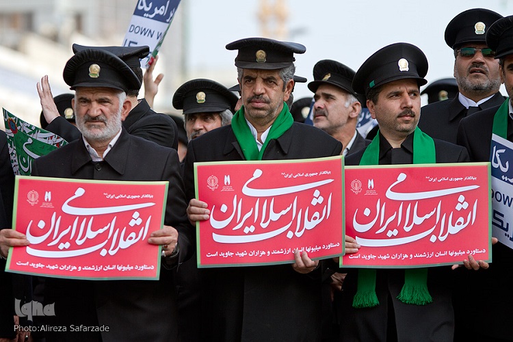 دشمن از هیچ کاری برای ضربه&zwnj;زدن به انقلاب اسلامی دریغ نکرد /انقلاب پابرجاست و این وعده خداوند است
