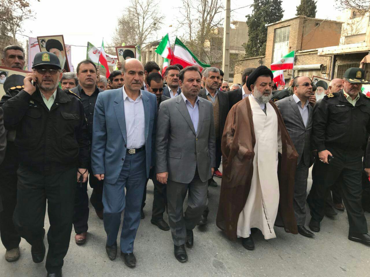 آغاز راهپیمایی یومالله 22 بهمن در شهرهای لرستان آغاز راهپیمایی یومالله 22 بهمن در شهرهای لرستان