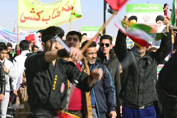 راهبیمایی 22 بهمن با حضور اغشار مختلف مردم در میدان نقش جهان اصفهان برگزار شد