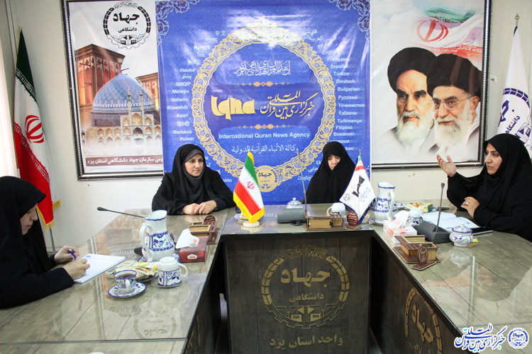 گزارش تصویری/میزگرد &laquo;نقش بانوان در پیروزی انقلاب اسلامی&raquo; در ایکنا یزد